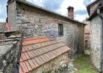 Casa all\'aperto - Casa indipendente SAN CASSIANO VIA VIZZATA
 
49, Bagni di Lucca - foto 82