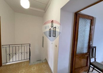 Hall / corridoio - Casa semi indipendente LOC. LIVIZZANO
 
64, Bagni di Lucca - foto 23
