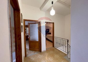 Hall / corridoio - Casa semi indipendente LOC. LIVIZZANO
 
64, Bagni di Lucca - foto 24