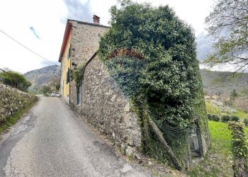 Casa all\'aperto - Casa semi indipendente LOC. LIVIZZANO
 
64, Bagni di Lucca - foto 33