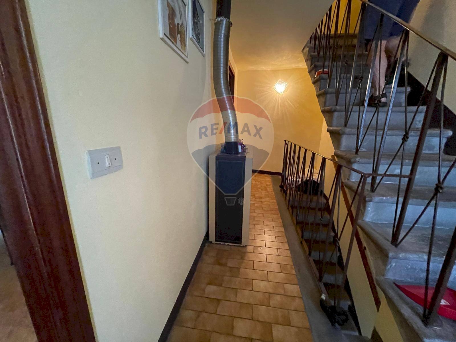 Scale - Semi-detached house Piazza Santa Maria Benabbio
18, Bagni di Lucca - photo 2