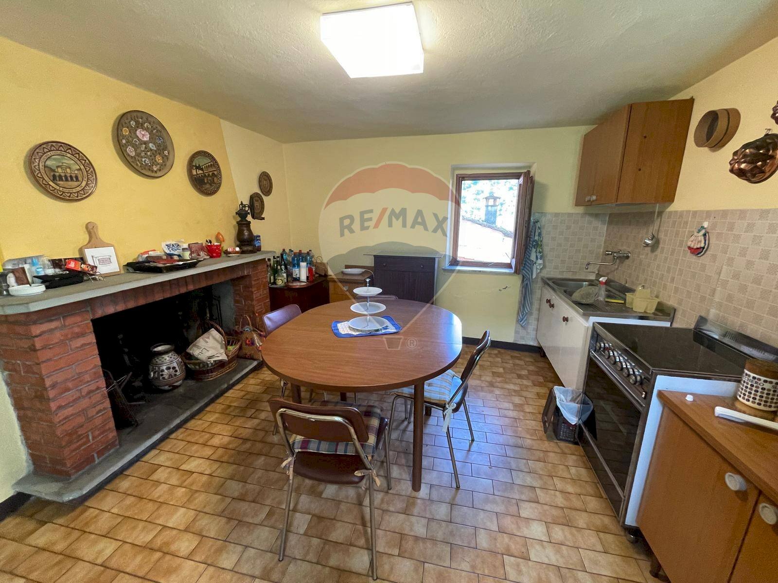 Cucina - Semi-detached house Piazza Santa Maria Benabbio
18, Bagni di Lucca - photo 3