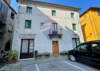 Edificio all\'aperto - Casa semi indipendente Piazza Santa Maria Benabbio
 
18, Bagni di Lucca - foto 1