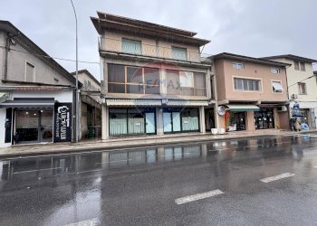 Edificio all\'aperto - Commercial Premises Barga - photo 2