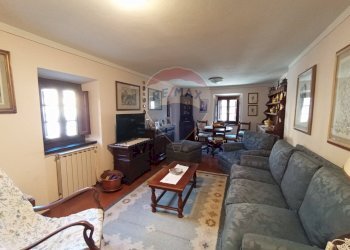 Sala da pranzo - Casa semi indipendente Borgo a Mozzano - foto 1