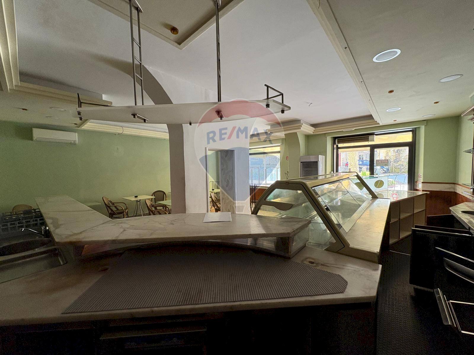 Cucina - Bar Tavola Calda - Fredda VIa val di lima Bagni di Lucca
 
72, Bagni di Lucca - foto 3