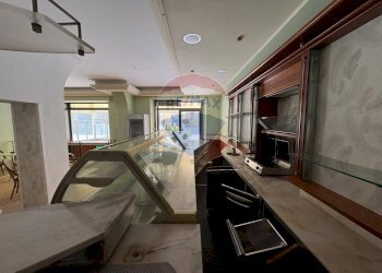 Cucina - Bar Tavola Calda - Fredda VIa val di lima Bagni di Lucca
 
72, Bagni di Lucca - foto 4