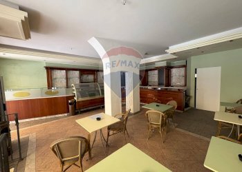 Sala da pranzo - Bar Tavola Calda - Fredda VIa val di lima Bagni di Lucca
 
72, Bagni di Lucca - foto 9