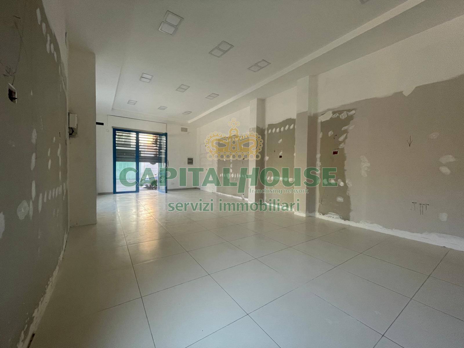 Foto 1 - Locale Commerciale Via Ercole Cantone, Pomigliano d'Arco - foto 1