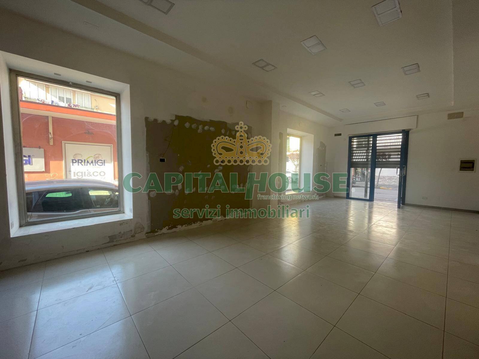 Foto 2 - Locale Commerciale Via Ercole Cantone, Pomigliano d'Arco - foto 2