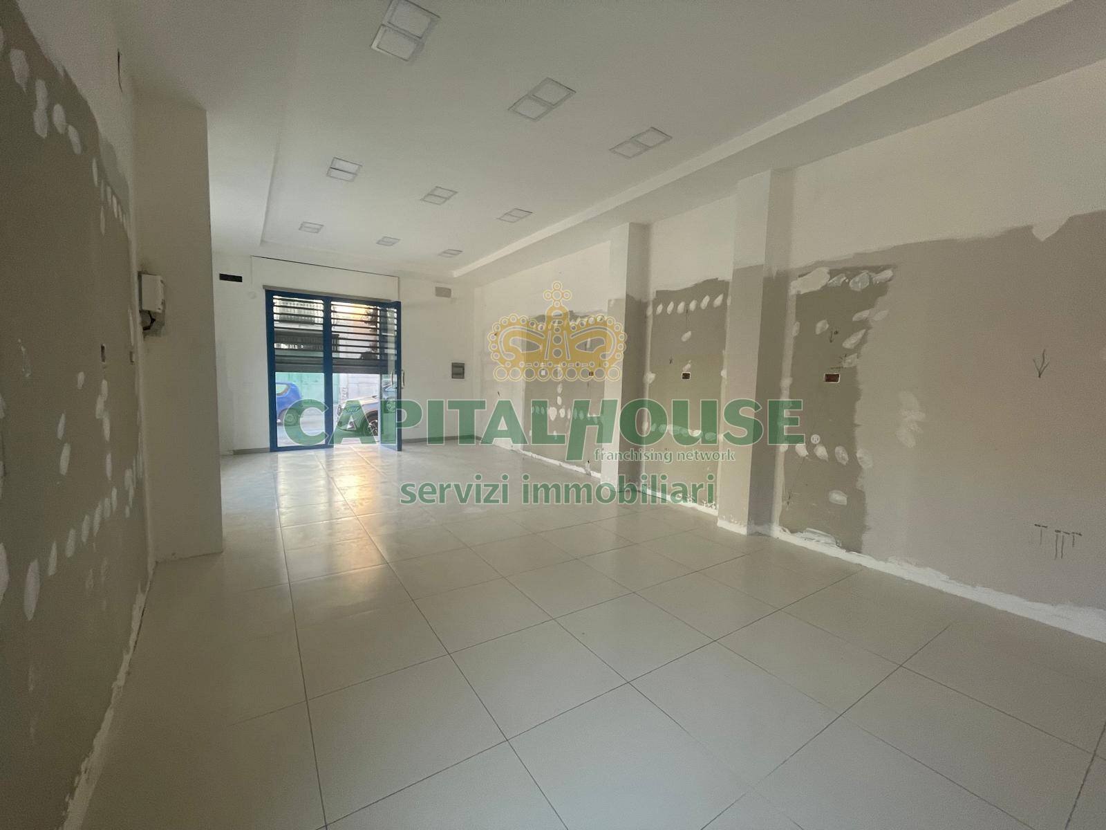 Foto 3 - Locale Commerciale Via Ercole Cantone, Pomigliano d'Arco - foto 3