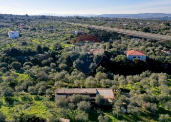 Vista delle montagne - Casa indipendente S. V. Li Curuneddi Tronco A, Sassari - foto 22