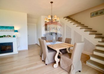 Sala da pranzo - Villa a Schiera Via Eleonora d'Arborea
 
11, Stintino - foto 1