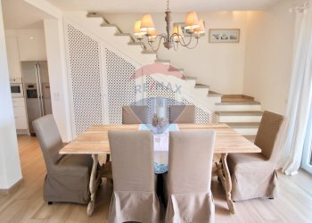 Sala da pranzo - Villa a Schiera Via Eleonora d'Arborea
 
11, Stintino - foto 4