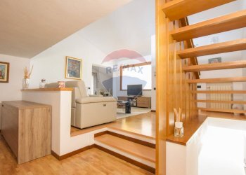 Scale - Casa indipendente Via dei Pini
 
37, Sassari - foto 34