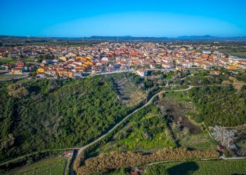 Vista delle montagne - Terreno edificabile Via Don S. Deramo
 
S.N.C., Usini - foto 2