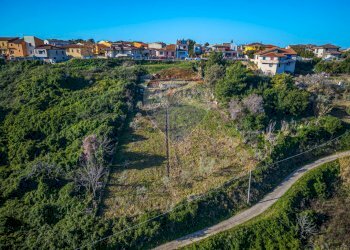 Vista delle montagne - Terreno edificabile Via Don S. Deramo
 
S.N.C., Usini - foto 3