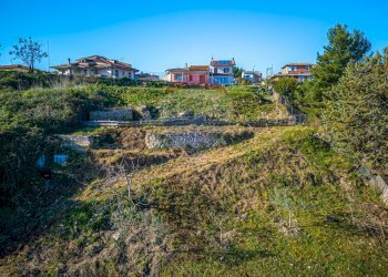 Vista delle montagne - Terreno edificabile Via Don S. Deramo
 
S.N.C., Usini - foto 7