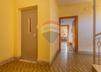 Hall / corridoio - Quadrilocale Via Gavino Alivia
 
12, Sassari - foto 4