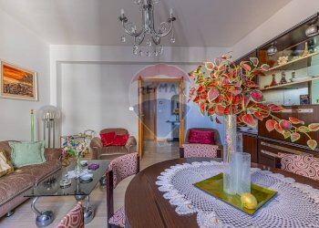 Sala da pranzo - Quadrilocale Via Gavino Alivia
 
12, Sassari - foto 9