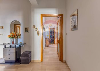 Hall / corridoio - Quadrilocale Via Gavino Alivia
 
12, Sassari - foto 24