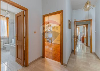 Hall / corridoio - Quadrilocale Via Gavino Alivia
 
12, Sassari - foto 37