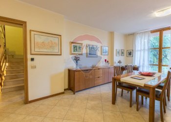 Sala da pranzo - Villa a Schiera Via Rodolfo Morandi
 
2F, Sassari - foto 3