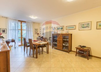 Sala da pranzo - Villa a Schiera Via Rodolfo Morandi
 
2F, Sassari - foto 33