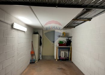 BOX  con ACCESSO  Magazzino - Magazzino via C. Battisti
 
2 - 4, Rho - foto 4