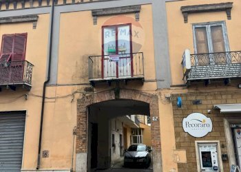 Edificio all\'aperto - Trilocale Via IV Novembre
125, Carinola - foto 1