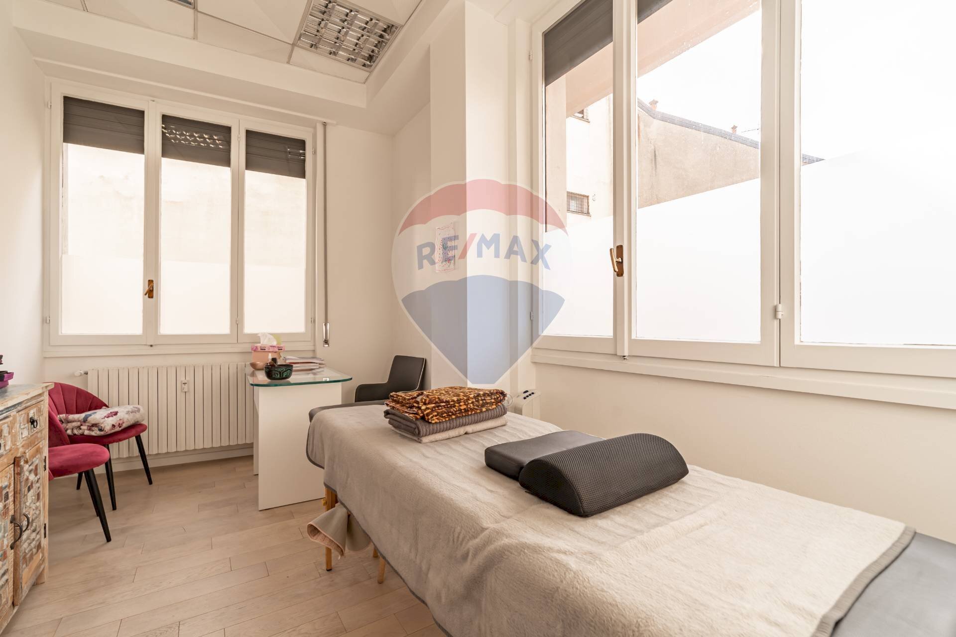 \nFoto 2\n - Negozio Via Roma
 
61, Rovellasca - foto 2