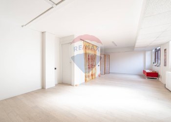 \nFoto 1\n - Negozio Via Roma
 
61, Rovellasca - foto 1