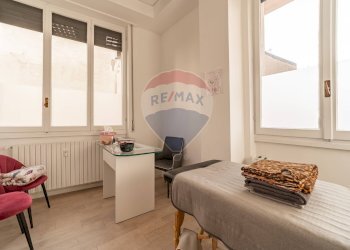 \nFoto 3\n - Negozio Via Roma
 
61, Rovellasca - foto 3