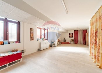 \nFoto 11\n - Negozio Via Roma
 
61, Rovellasca - foto 11