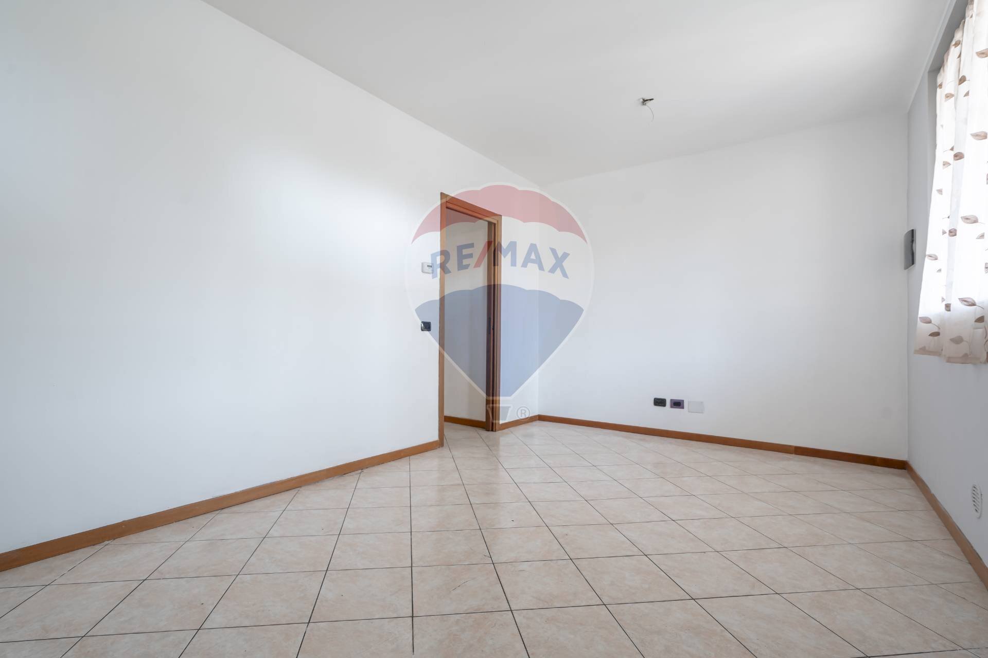 \nFoto 1\n - Appartamento Marche
 
10, Cesano Maderno - foto 1
