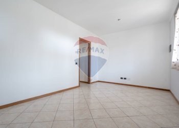 \nFoto 1\n - Appartamento Marche
 
10, Cesano Maderno - foto 1