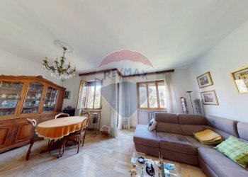 Sala da pranzo - Quadrilocale Via Alessandro Tonso
 
92, Alessandria - foto 4