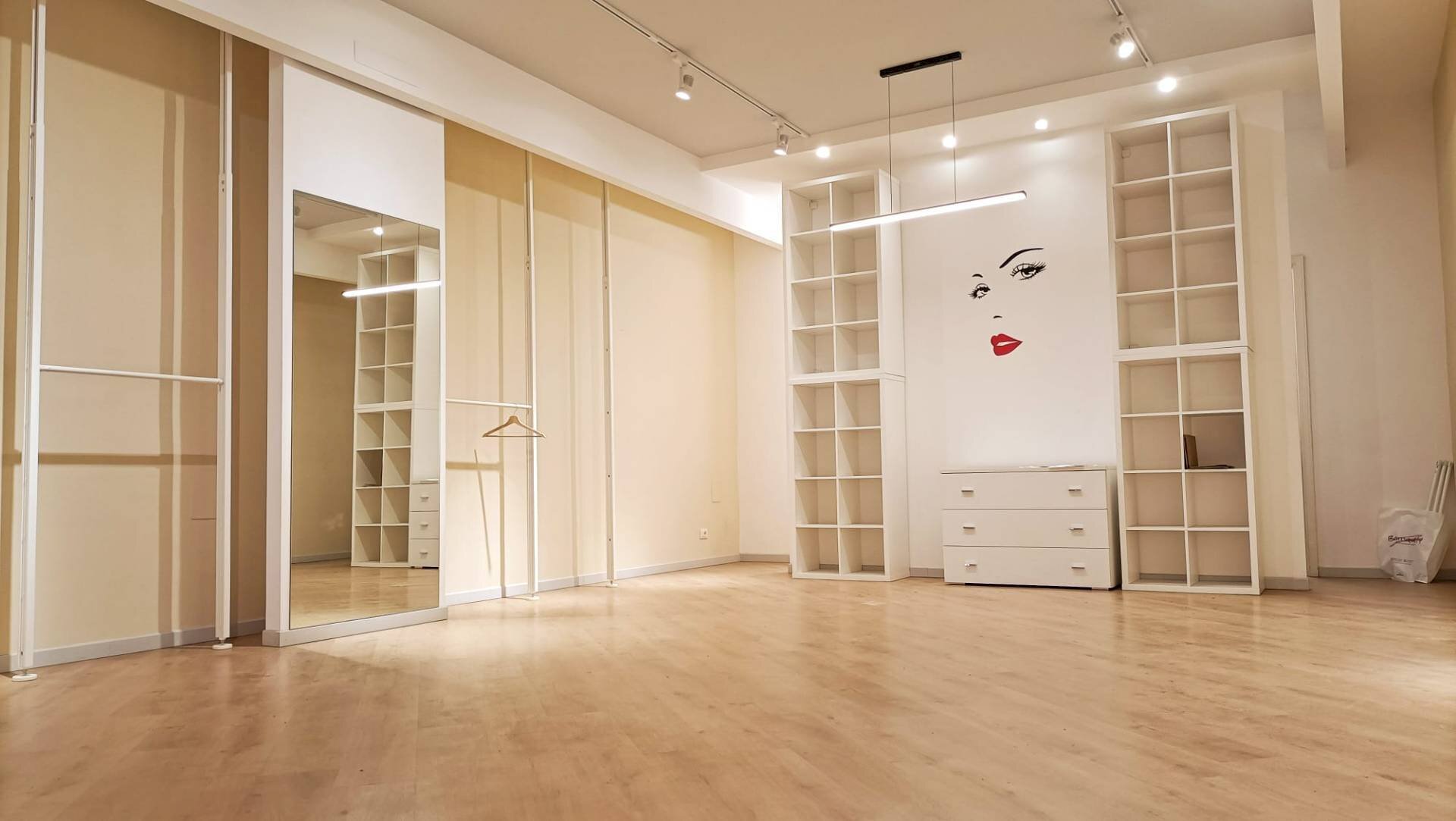 Foto 1 - Locale Commerciale VIA LUCA GAGGIOLI
 
SNC, Lucera - foto 1