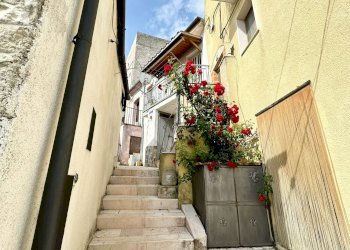 Foto 2 - Casa indipendente VIA FRANCESCO PETRARCA
 
12, Motta Montecorvino - foto 2