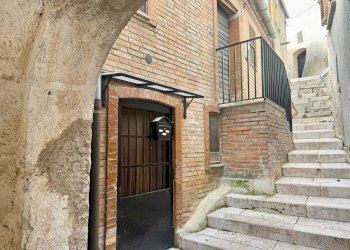 Foto 3 - Casa indipendente VIA GIOVANNI BOCCACCIO
 
1, Motta Montecorvino - foto 3