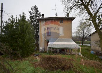 Esterno - Casa indipendente strada carnevala
 
4, Medesano - foto 2