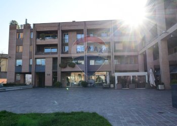 FACCIATA - Ufficio CORSO DELL'EGUAGLIANZA
 
4, Collecchio - foto 2