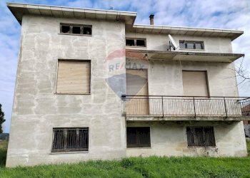 facciata - Casa indipendente strada santa margherita
 
18, Fidenza - foto 1