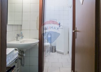 Bagno - Commercial Premises via Emilia bis
 
22, San Donato Milanese - photo 17