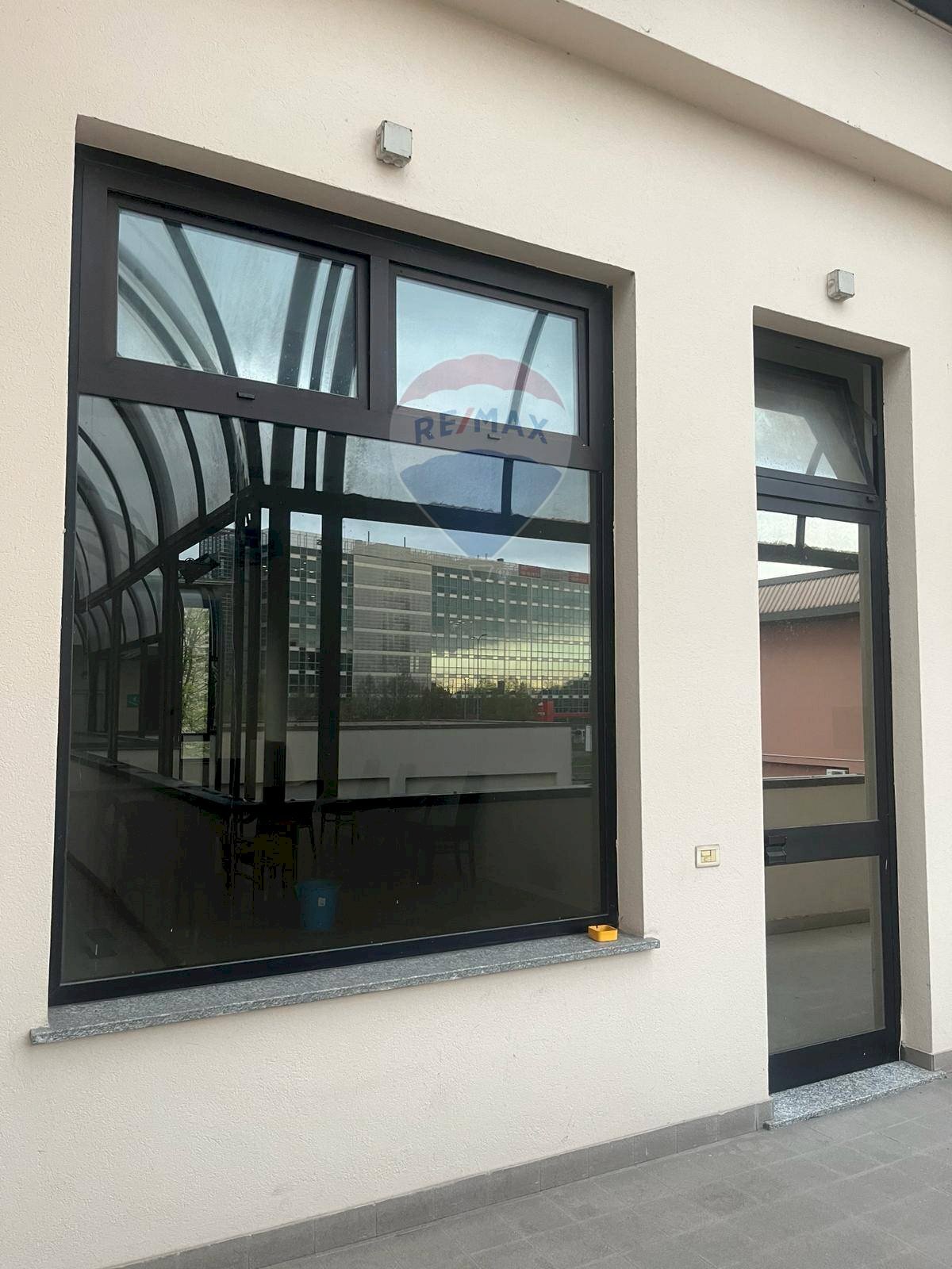 Edificio all\'aperto - Commercial Premises Via Angelo Moro
 
121, San Donato Milanese - photo 1