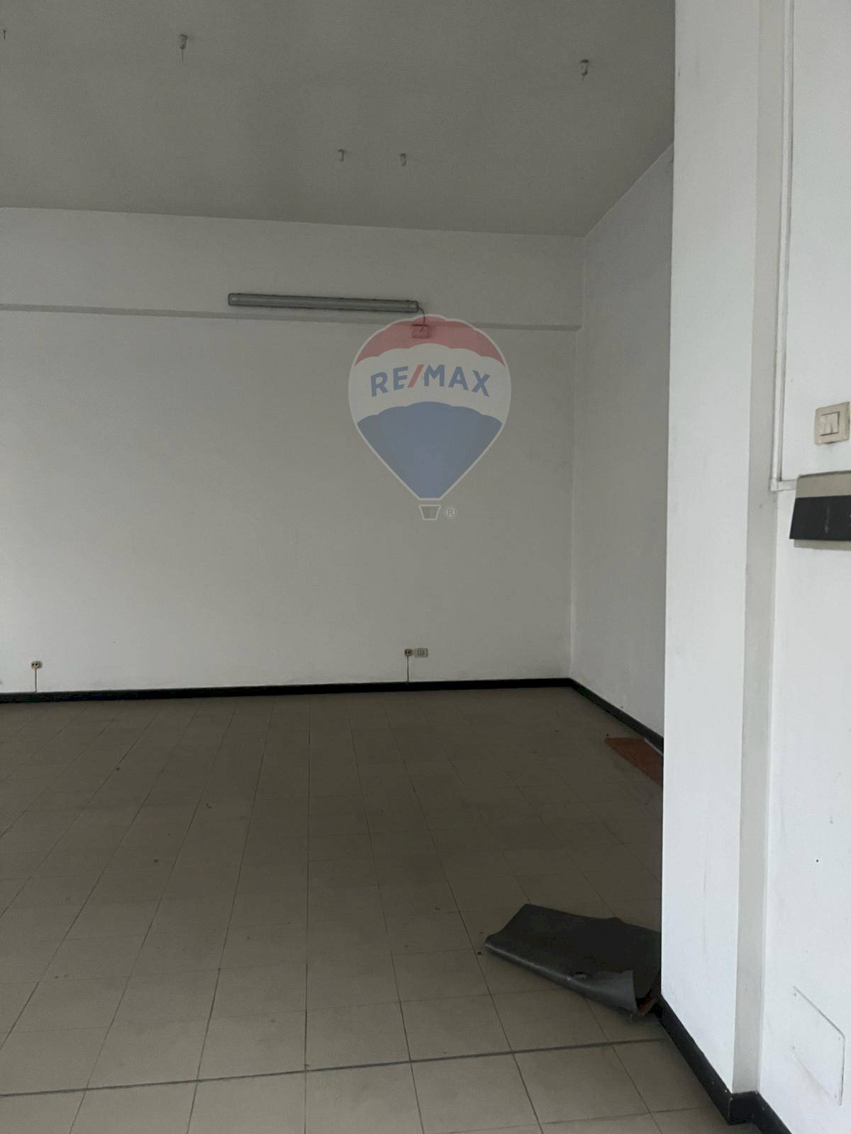 Stanza vuota - Commercial Premises Via Angelo Moro
 
121, San Donato Milanese - photo 3