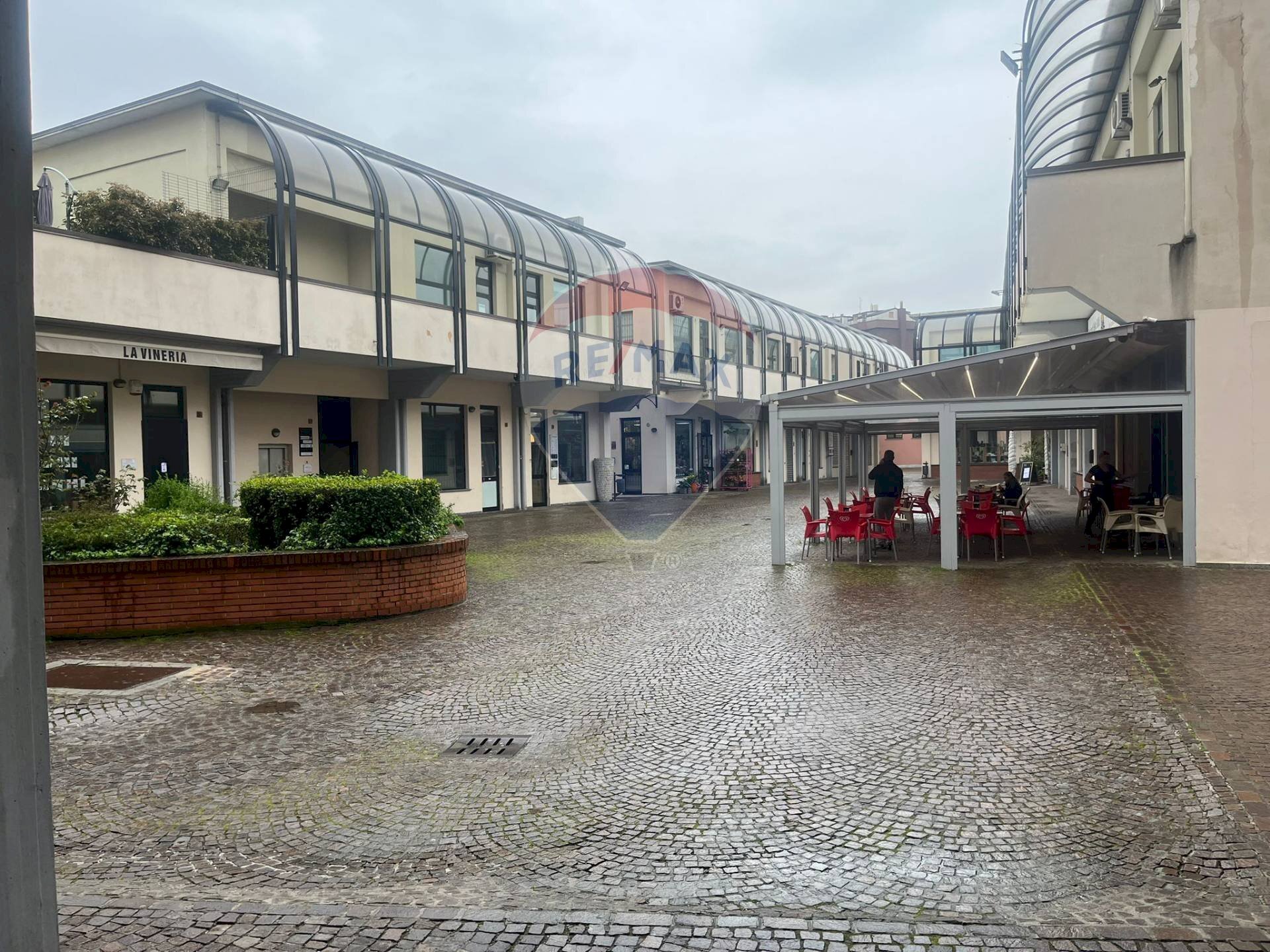 Edificio all\'aperto - Commercial Premises Via A. Moro
 
121, San Donato Milanese - photo 1