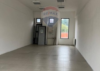 Stanza vuota - Commercial Premises Via A. Moro
 
121, San Donato Milanese - photo 3