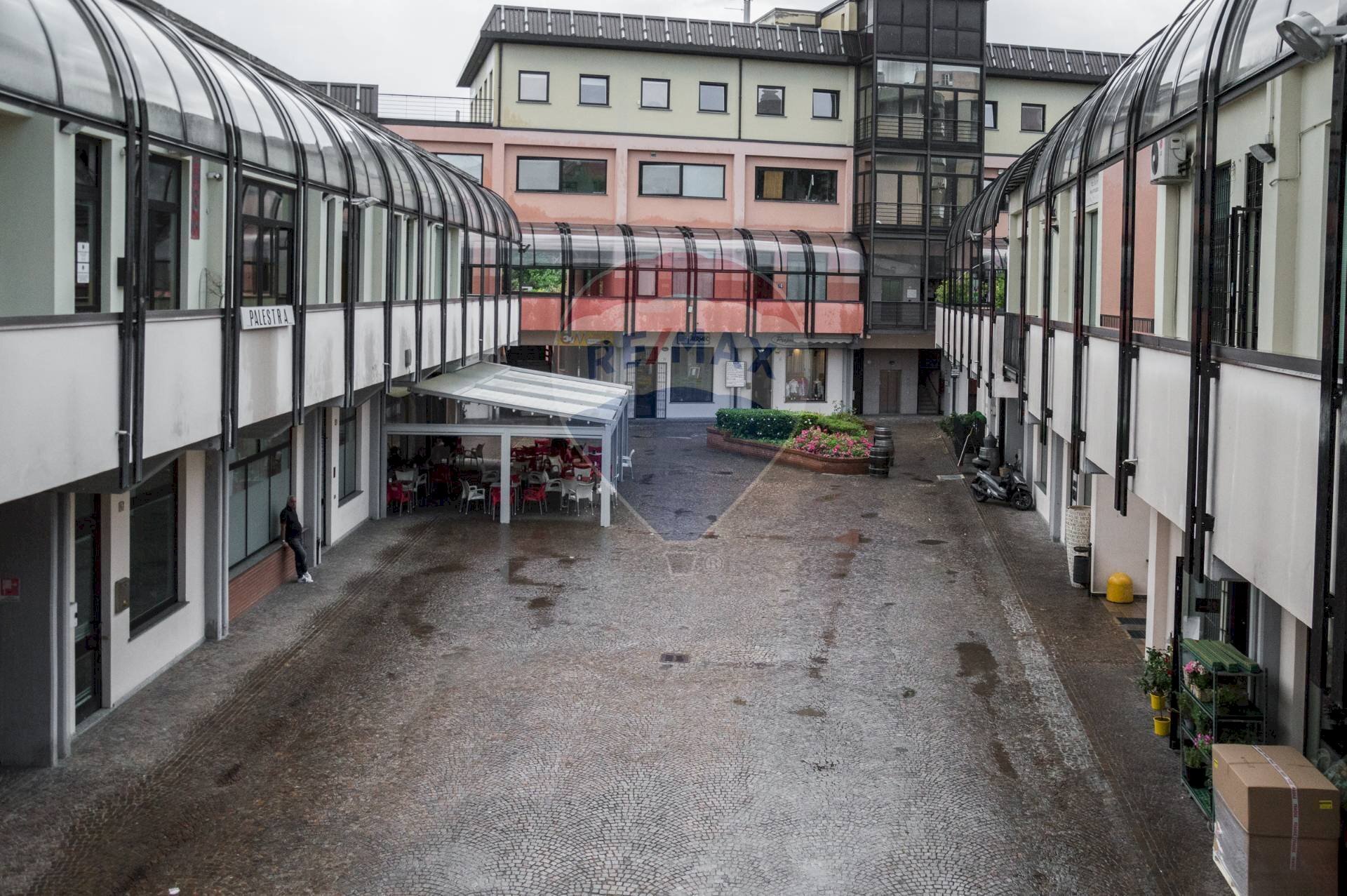 Edificio all\'aperto - Commercial Premises Via A. Moro
 
121, San Donato Milanese - photo 1