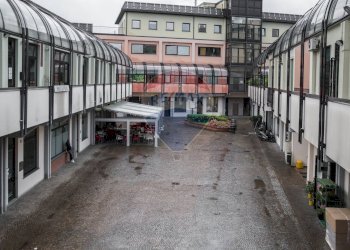 Edificio all\'aperto - Commercial Premises Via A. Moro
 
121, San Donato Milanese - photo 1